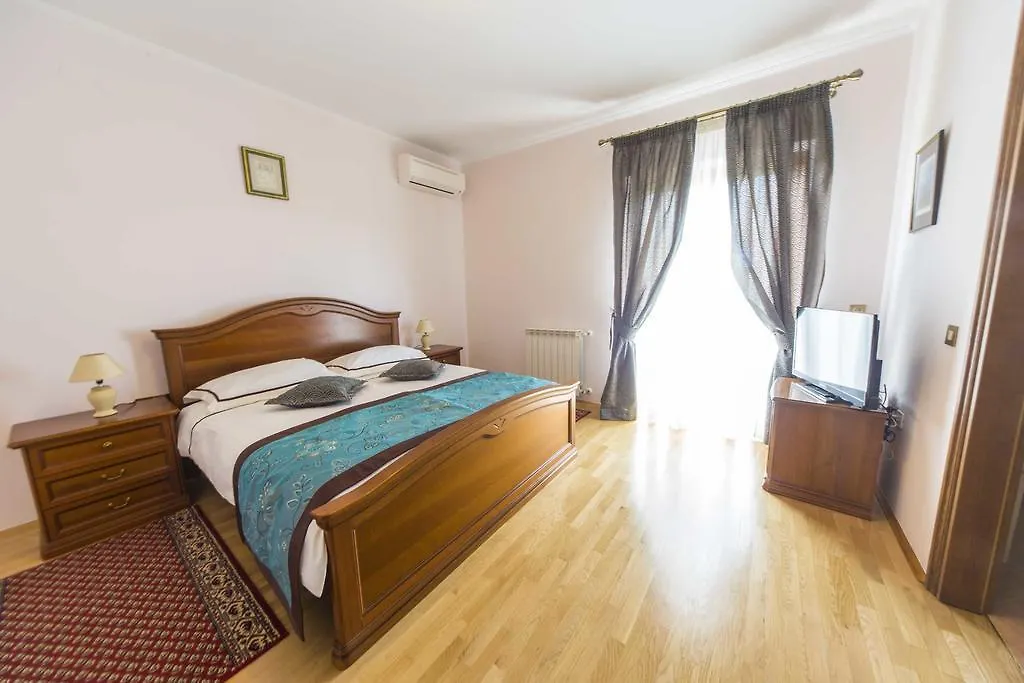 *** Oda ve Kahvaltı B&B Marino Buje Hırvatistan